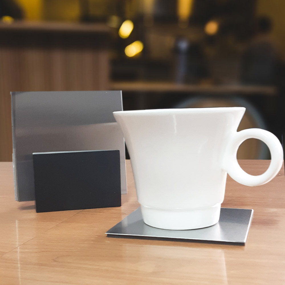 HO-231-MADERA-SILVER-SET-DE-PORTAVASOS-METALICO-LANDIK-PROMOACTUAL-AMBIENTADA